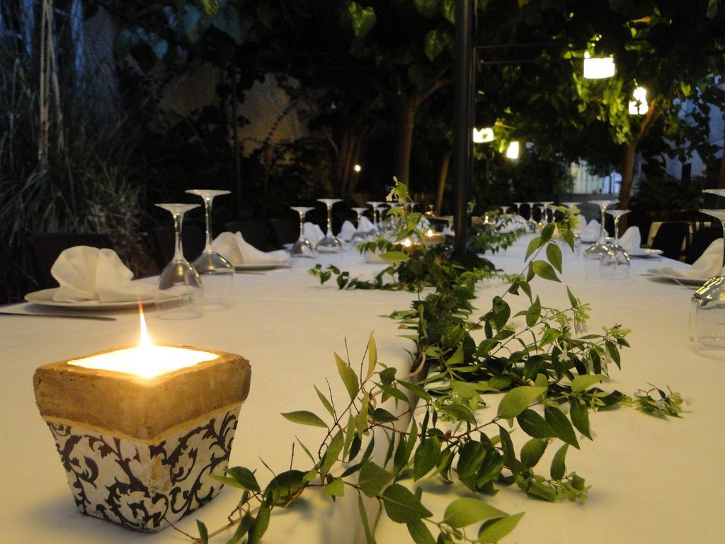 Hotel Restaurant Llansola Sant Carles De La Rapita Bagian luar foto