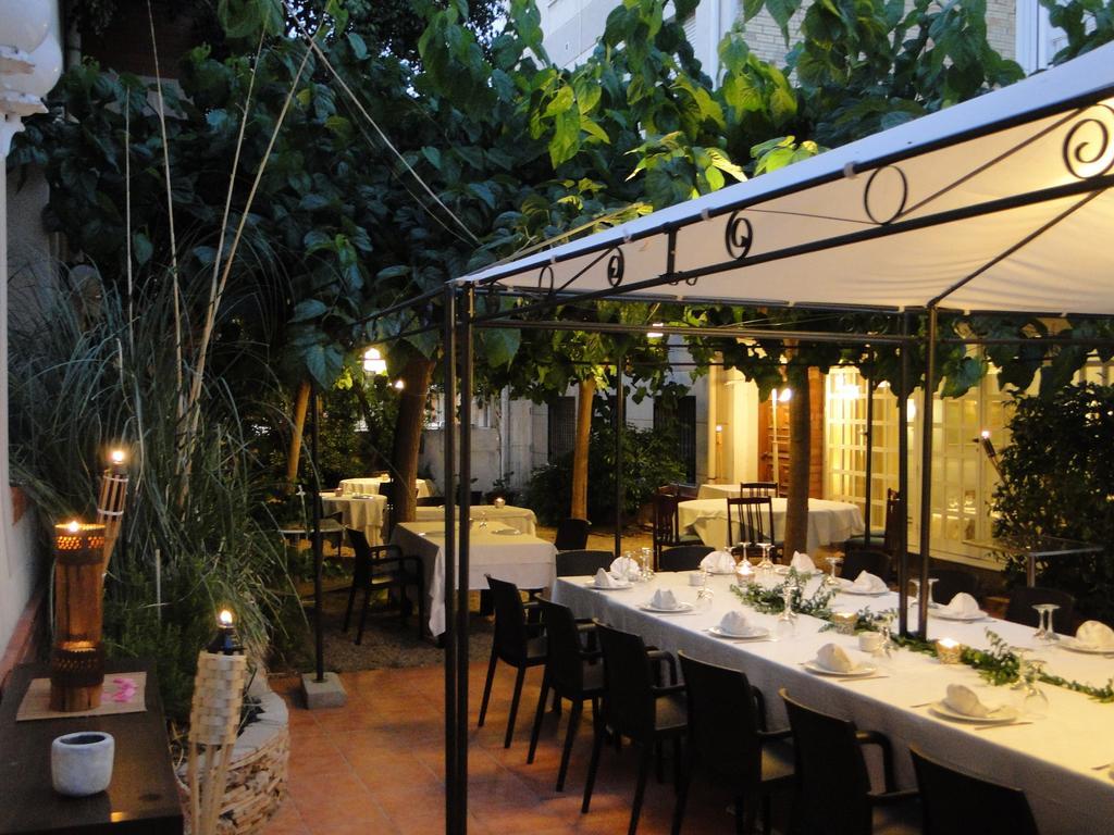 Hotel Restaurant Llansola Sant Carles De La Rapita Bagian luar foto