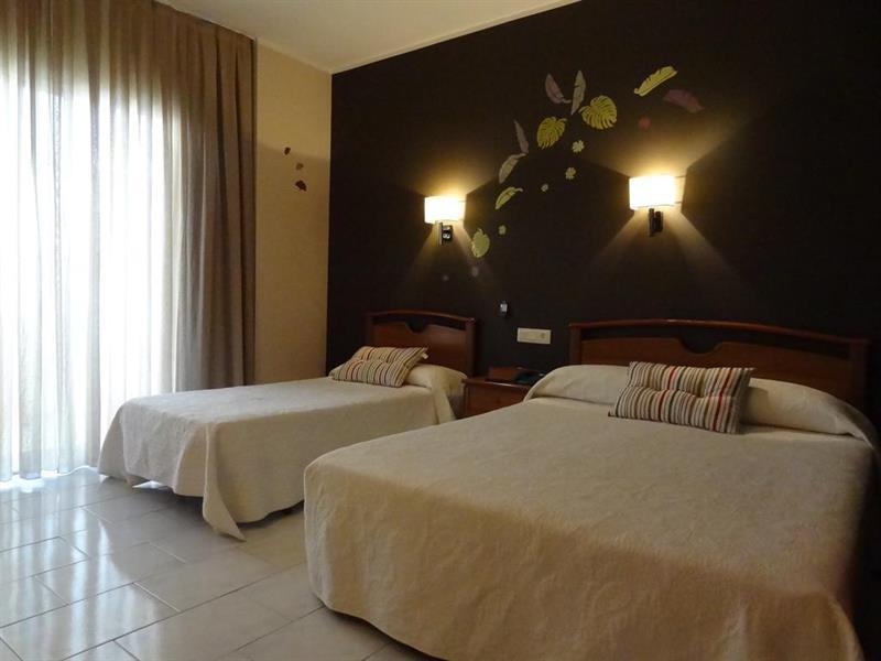 Hotel Restaurant Llansola Sant Carles De La Rapita Bagian luar foto