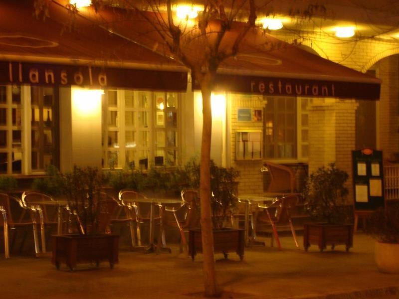 Hotel Restaurant Llansola Sant Carles De La Rapita Bagian luar foto