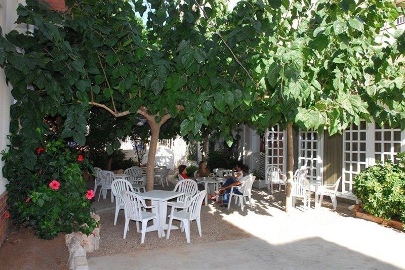 Hotel Restaurant Llansola Sant Carles De La Rapita Bagian luar foto