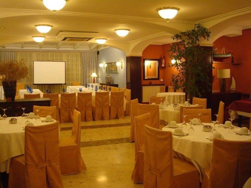 Hotel Restaurant Llansola Sant Carles De La Rapita Bagian luar foto
